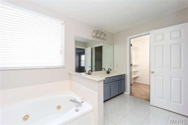 Building Photo - 226 Cheval Square Dr