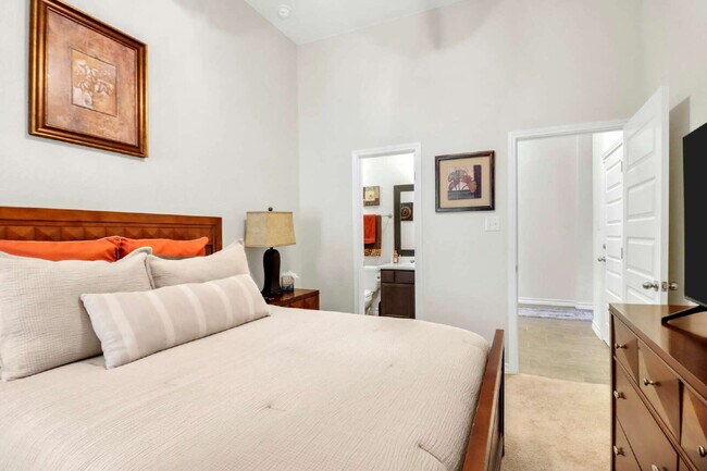 Building Photo - "Spacious 4-Bedroom Haven with 3 Full Baths in San Antonio's Charming Davis Ranch!"