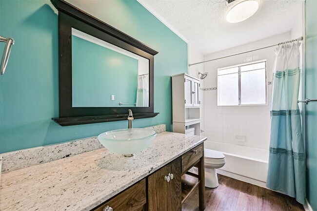 Building Photo - 1115 W Castlewood Ave