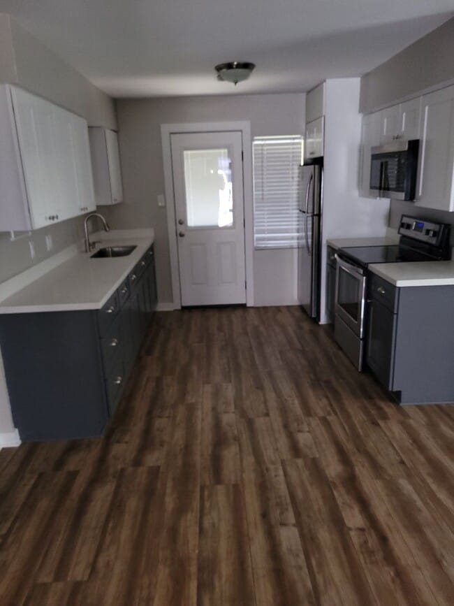 Primary Photo - 6918 Irvington Blvd