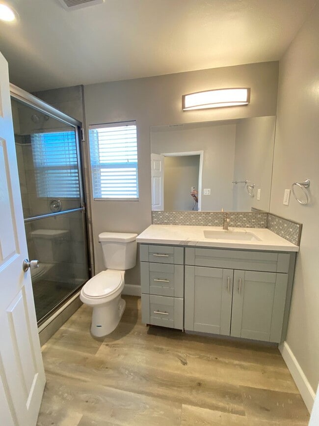Building Photo - 3BD/1BA on Montezuma!