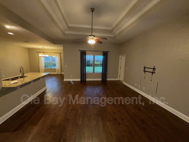 Building Photo - 10013 Summer Woods Cir N