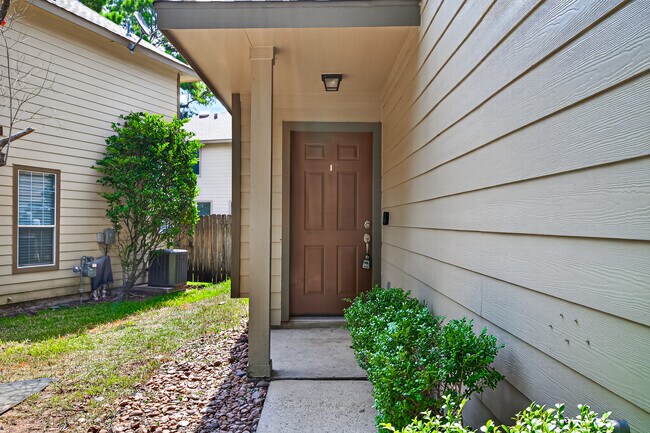 Building Photo - 110 N Burberry Park Cir