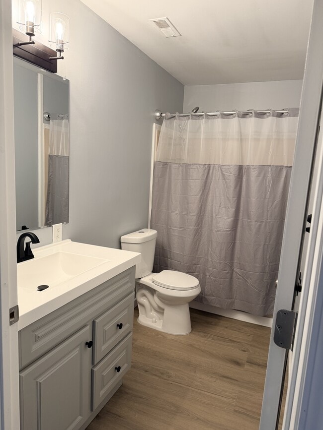 Building Photo - 23812 Columbus Ave