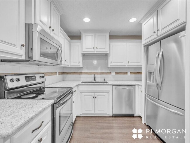 Building Photo - 3 bedroom 2 bath house in a great location!