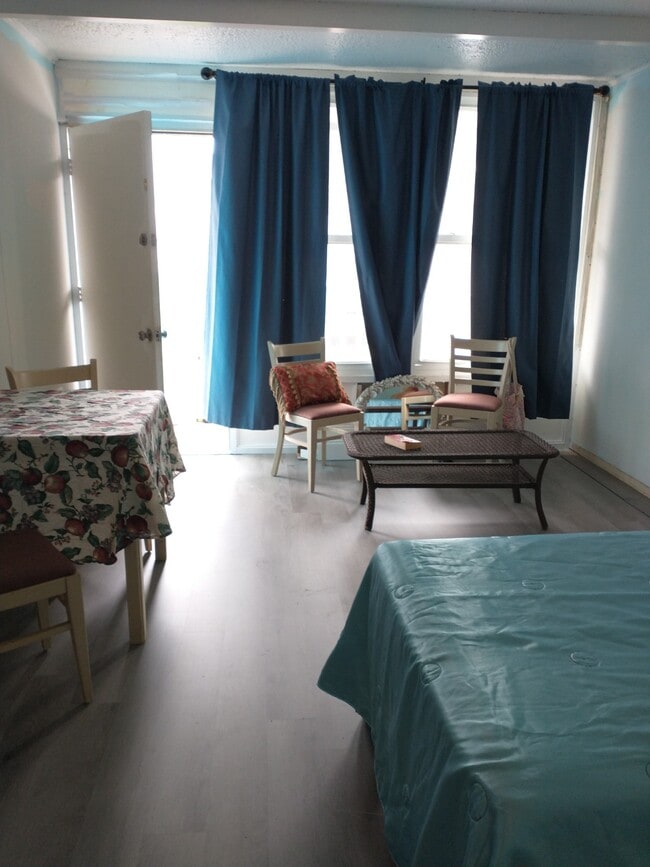 Building Photo - 7 45th St