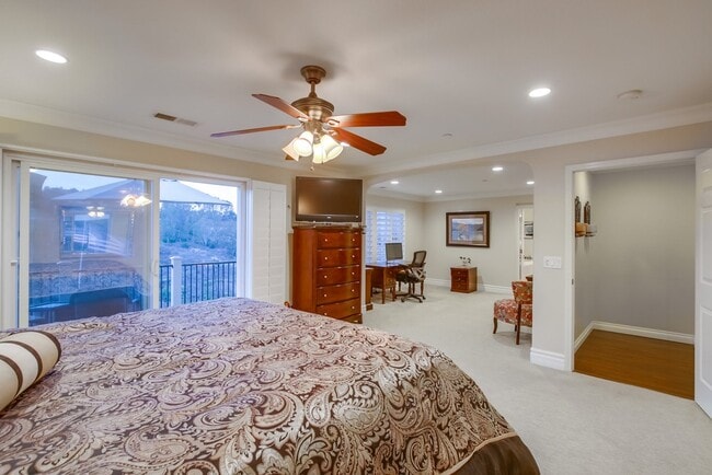 Building Photo - 452 Taylor Dr