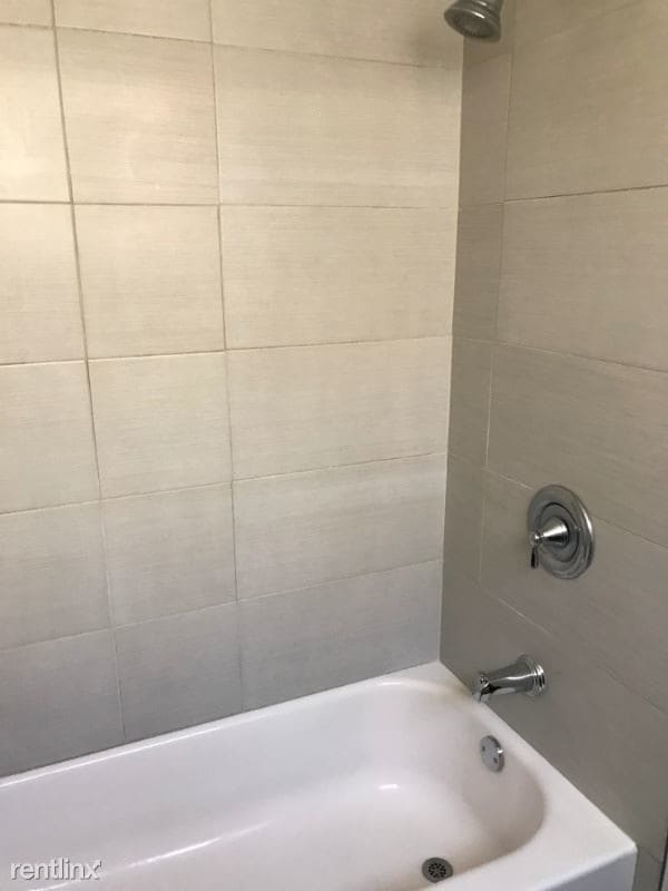 Building Photo - 1 br, 1 bath Apartment - 2187 E 21st St