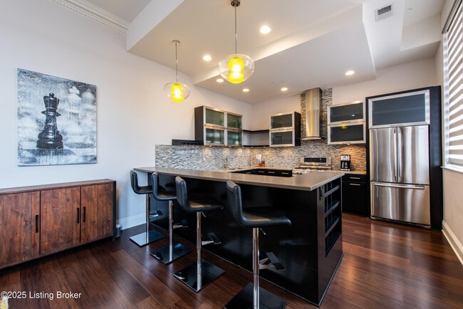 Building Photo - 133 S 3rd St