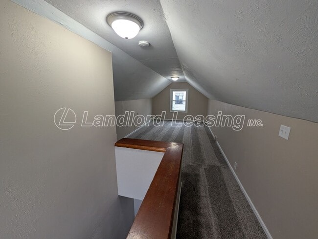 Building Photo - Updated Cape Cod with New Flooring, Front Deck & Garage