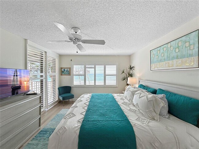 Building Photo - 4325 Gulf of Mexico Dr