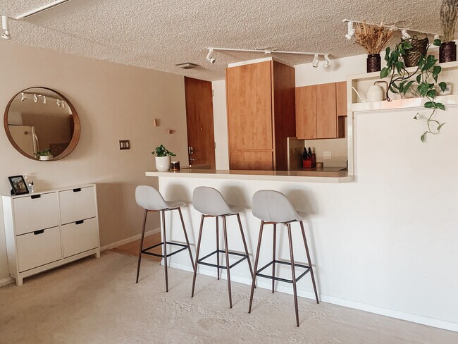 Building Photo - 1050 N Corona St