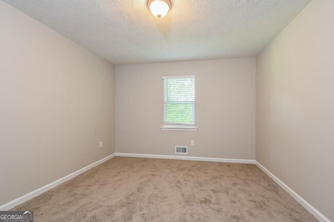 Building Photo - 479 Mill Ln