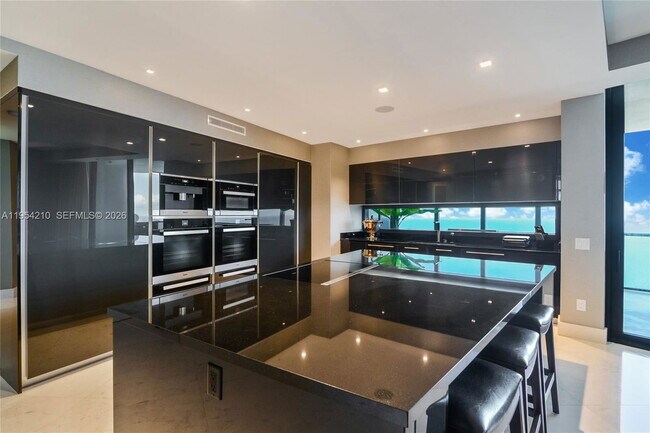 Building Photo - 18555 Collins Ave