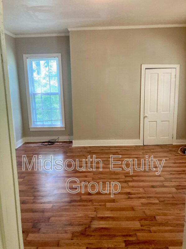 Building Photo - 420 N McLemore Ave