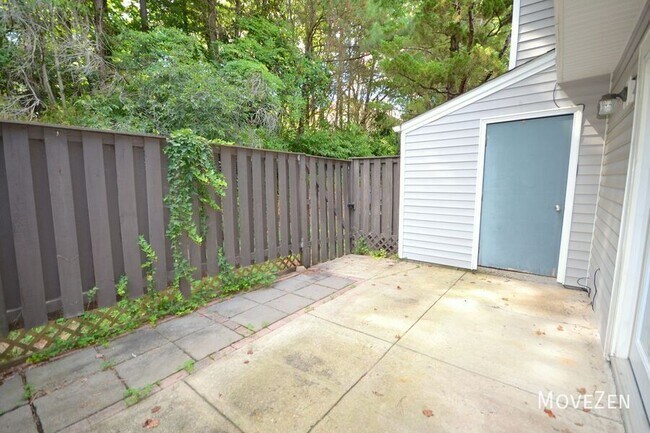 Building Photo - 7223 Sandy Creek Dr
