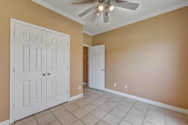 Building Photo - 7130 Pavilion Dr