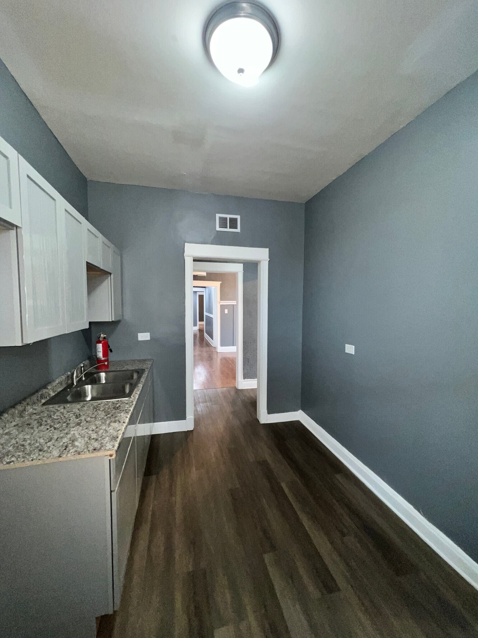 Building Photo - 5909 S Calumet Ave