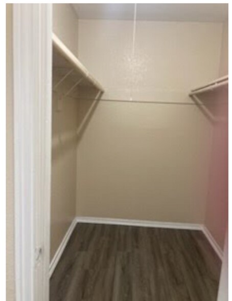 Building Photo - 2701 Green Oaks Rd