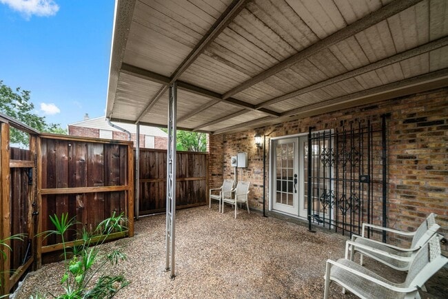 Building Photo - 6635 Wanda Ln