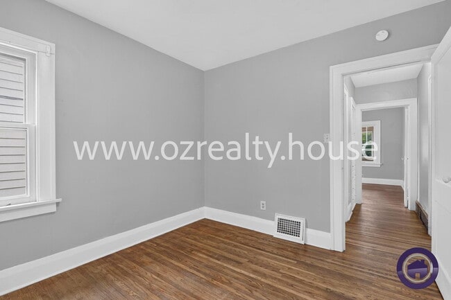 Building Photo - 3644 Leybourn Ave