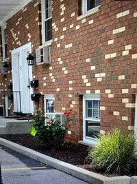 Building Photo - 8 Alpine Dr