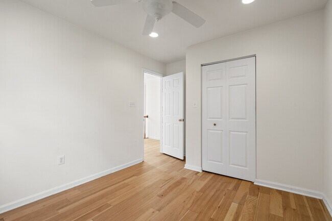 Building Photo - 7417 Wilma Ln