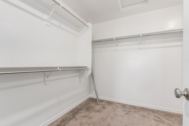 Building Photo - 25548 W Euclid Ave