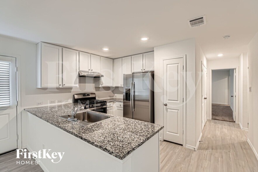 Building Photo - 1335 White Willow