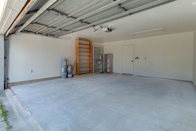 Building Photo - Foster Lane Town Homes NM