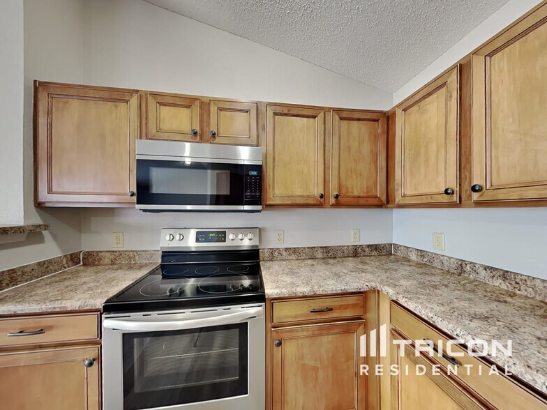 Building Photo - 1230 Redwood Dr