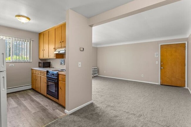 Building Photo - Updated Apartments- Heat and Water included- Section 8 Accepted- Deposit Assistance Program