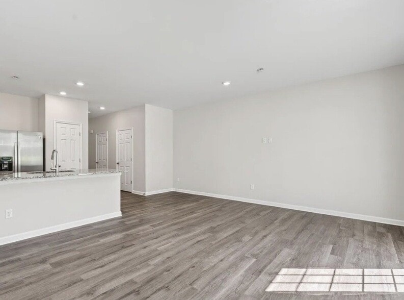 Building Photo - 153 Baker Dr