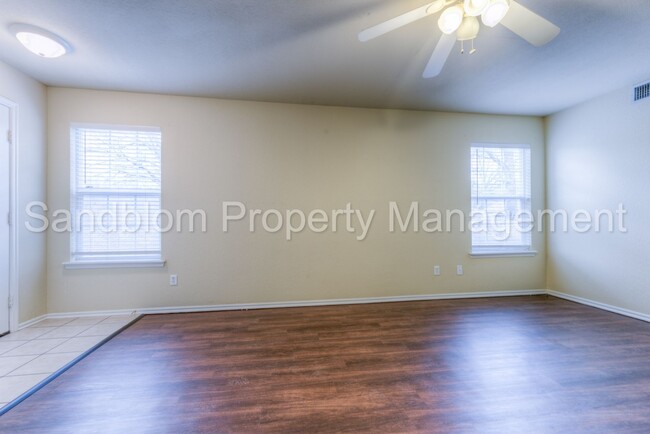 Building Photo - For Lease | Sand Springs | $1125 Rent | Av...