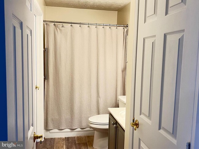 Building Photo - 625 Admiral Dr