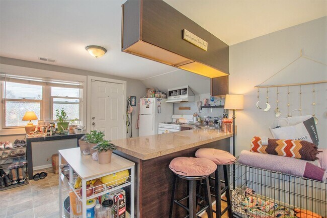 Building Photo - 410 Eureka Ave SE