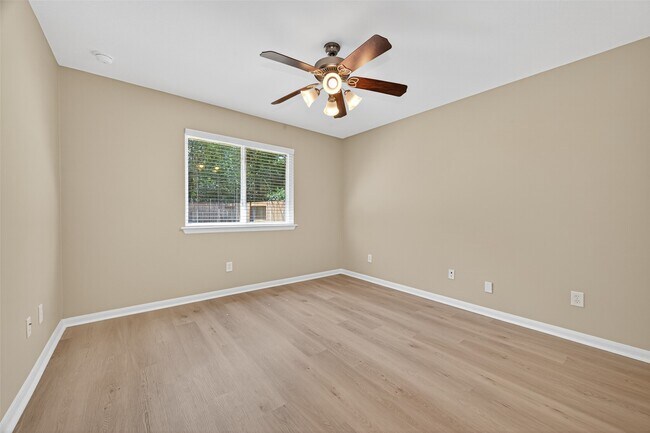 Building Photo - 21511 Venture Park Dr