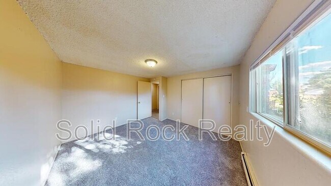 Building Photo - 4740 Scenic Cir