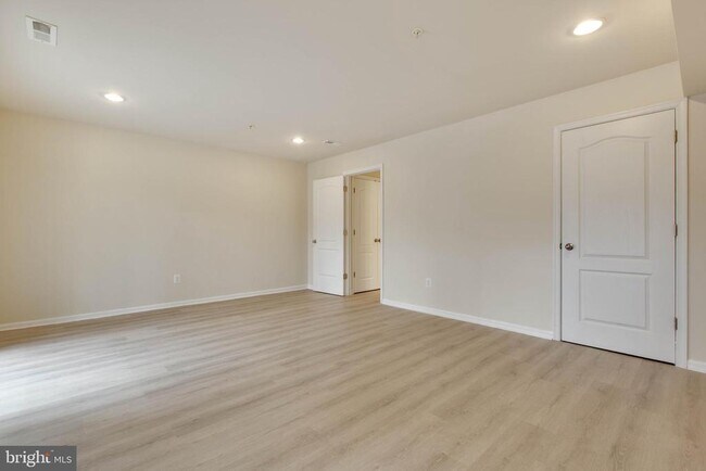 Building Photo - 1919 Beckman Ter