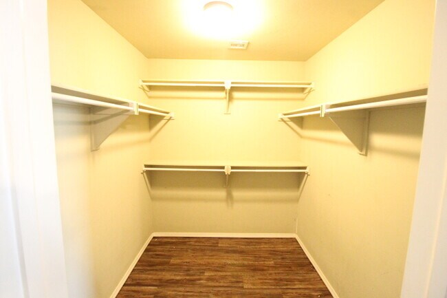 Building Photo - 12221 Biltmore Dr