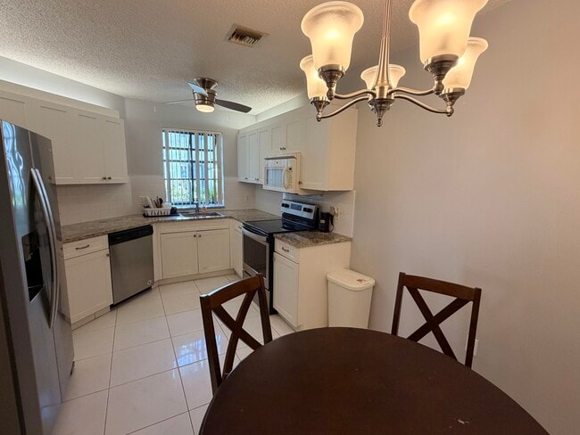 Building Photo - 5136 Floria Dr