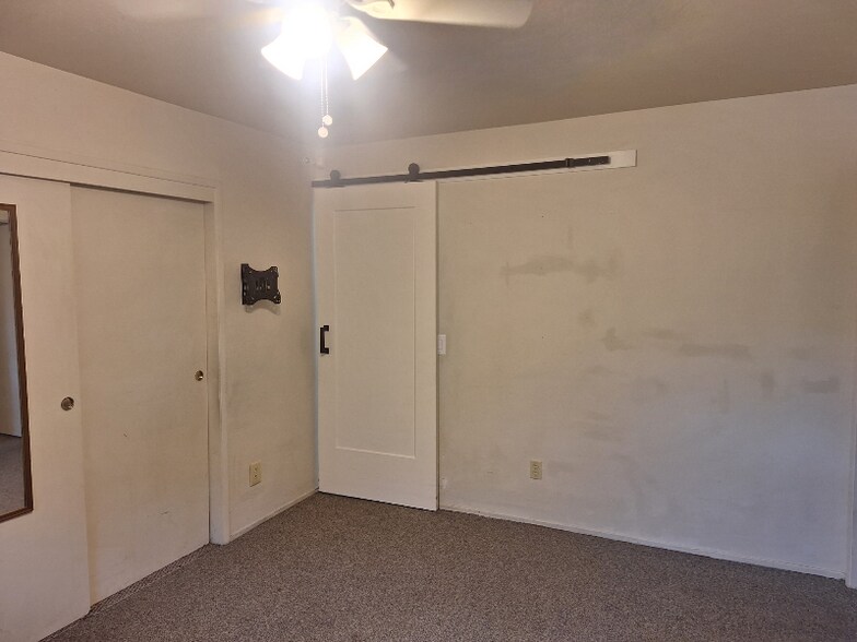 Building Photo - 333 Dahlia St