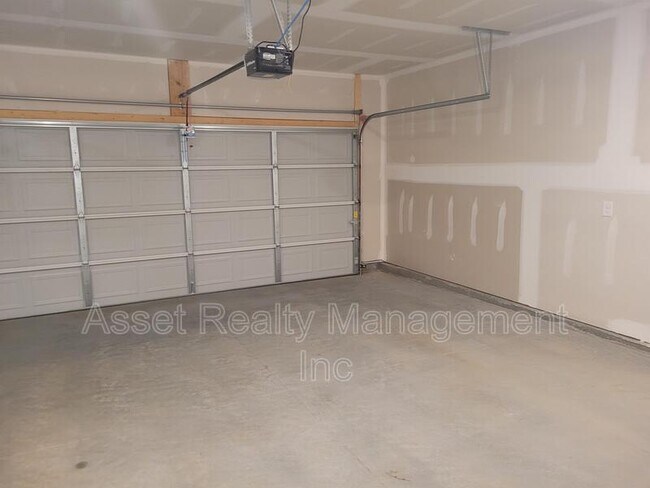 Building Photo - 4714 Willow Bluff Cir