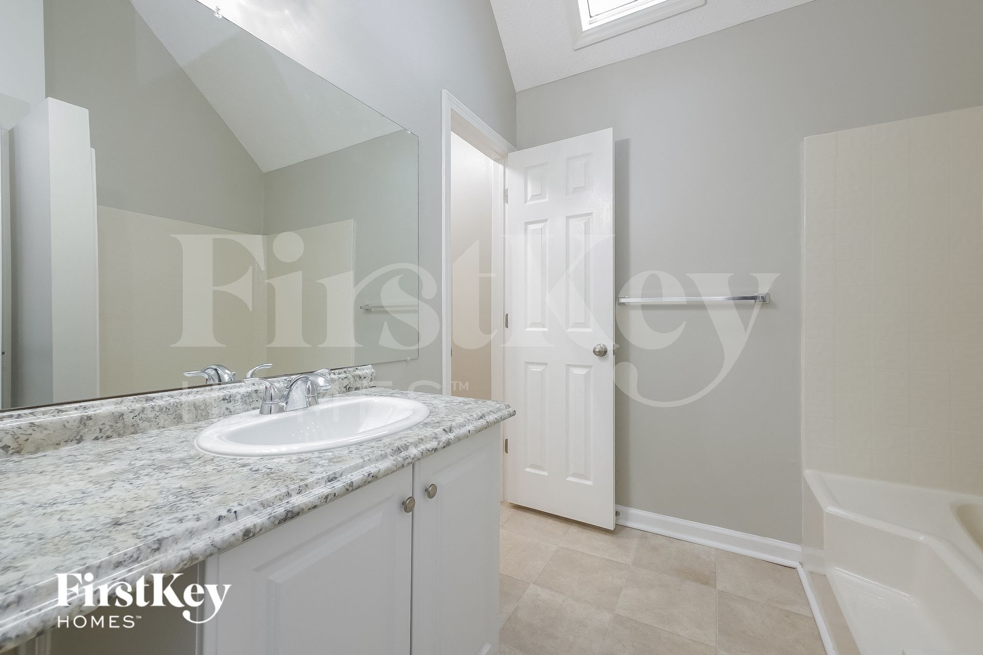 Building Photo - 400 Lone Oak Dr