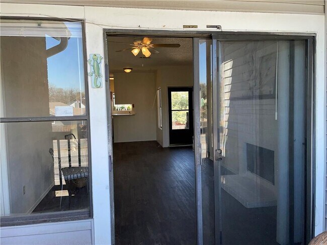 Building Photo - 2415 W Slaughter Ln
