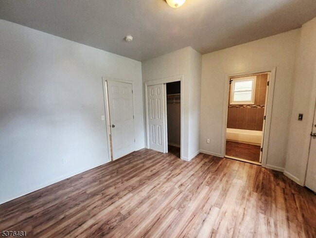 Building Photo - 116 Smith St