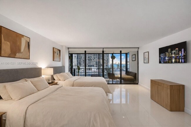 Building Photo - 1925 Brickell Ave