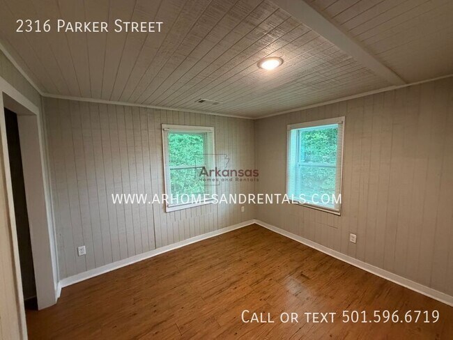 Building Photo - 2316 Parker St