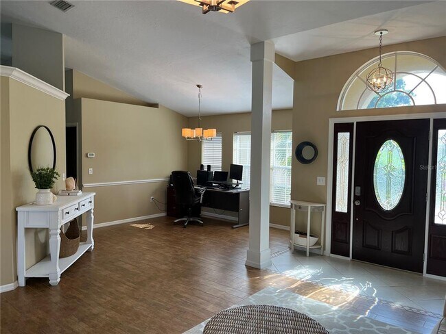 Building Photo - 5828 Sandy Pointe Dr