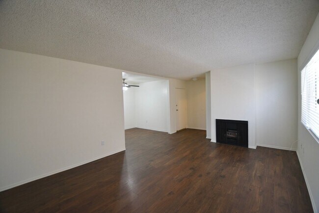 Building Photo - 13849 Chase St